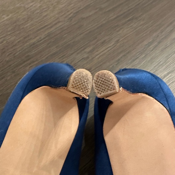 Gorgeous statin Badgley Mischka “Carrie” heels. Size 6 1/2. - Picture 10 of 10